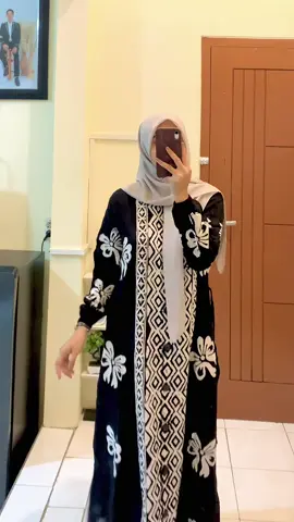 Motif Gamisnya cantik banget 🖤 Untuk kaum anak muda atau ibu2 pake gamis Elegant gini bagus banget 😍🫶🏻🫶🏻 #gamis 