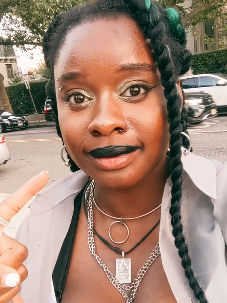 Replying to @sammmm___k blink blink