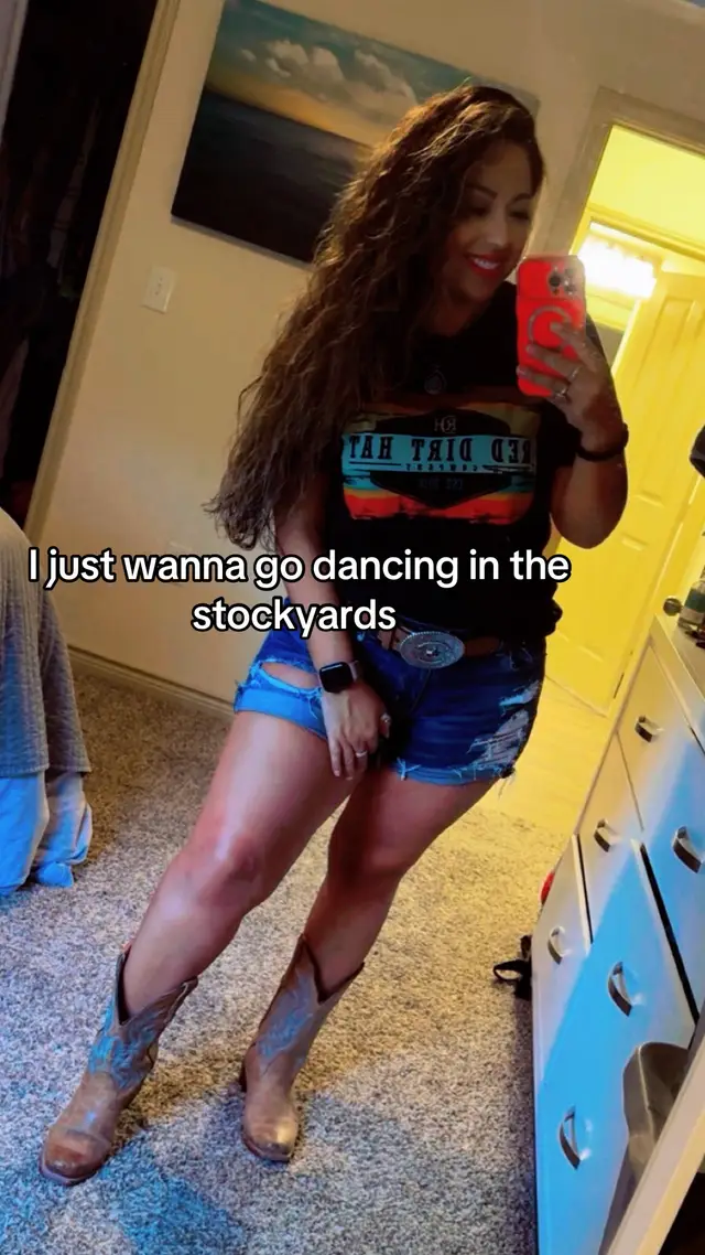Just looking for my dance partner. I just wanna two step our troubles away 😘. #texasgirl  #twostepping #fortworth 