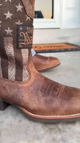 Stand tall in freedom 🇺🇸 Howitzer We the People cowboy boots—where rugged style meets American pride. On sale now, don’t miss your chance to own a pair built for legends. 🤠🔥 #Howitzer #WeThePeople #CowboyBoots #AmericanStyle #BootSale @Fashion Brand Sale 