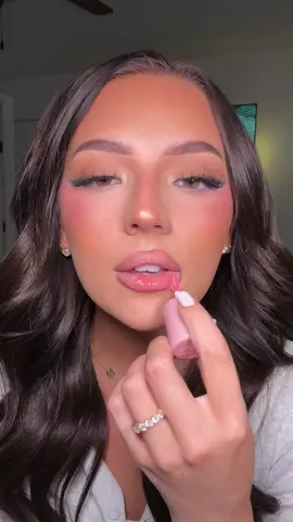 @fwee has made the fall glosses of the season! can’t wait to pair these with my lip combos all season long✨ #fwee #fweegloss #ulta #ultahaul #lipgloss 