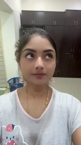 Kenjurane Kitta vandhu minjurane Unna thottu konjurane Enna vittu velagi pogurane #relatable #anushamol2909  