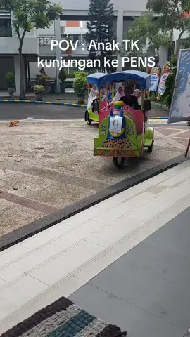 Apa jadinya kalau 150 anak TK main ke kampus @Poltek Elektronika Negeri Sby ? Ribut ✅️ Ribet ✅️ tapi.. Seruuuuu @kemdiktisaintek  #tamankanakkanak  #kunjungan  #edukasiteknologi  #kampusberdampak  #kampusberdampak2025 