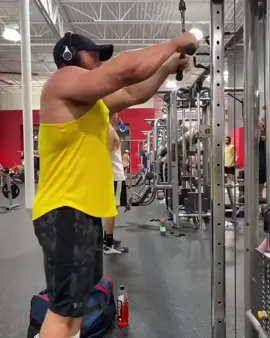 Couple clips from arm day today. Had an insane pump today powered by..😉😉 Having fun and getting better every day. We have less than 20 weeks to show up UNDEN1ABLE! COMMENT BELOW what you trained today. I will pick 1 person to win a free.... high five. Don't miss this opportunity!😂 For coaching DM or Email today! Spots for September are filling up FAST!