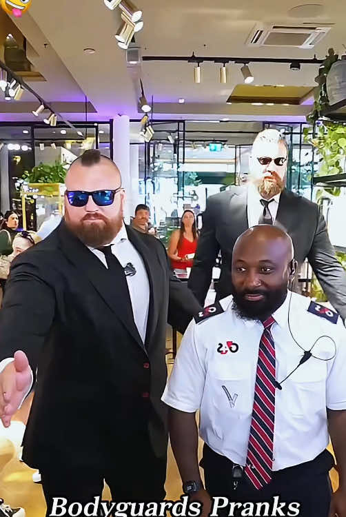 Bodyguards pranks 🤣🤣#funnymoments #usa #funnyprank #prank #funny #funnyvideos 