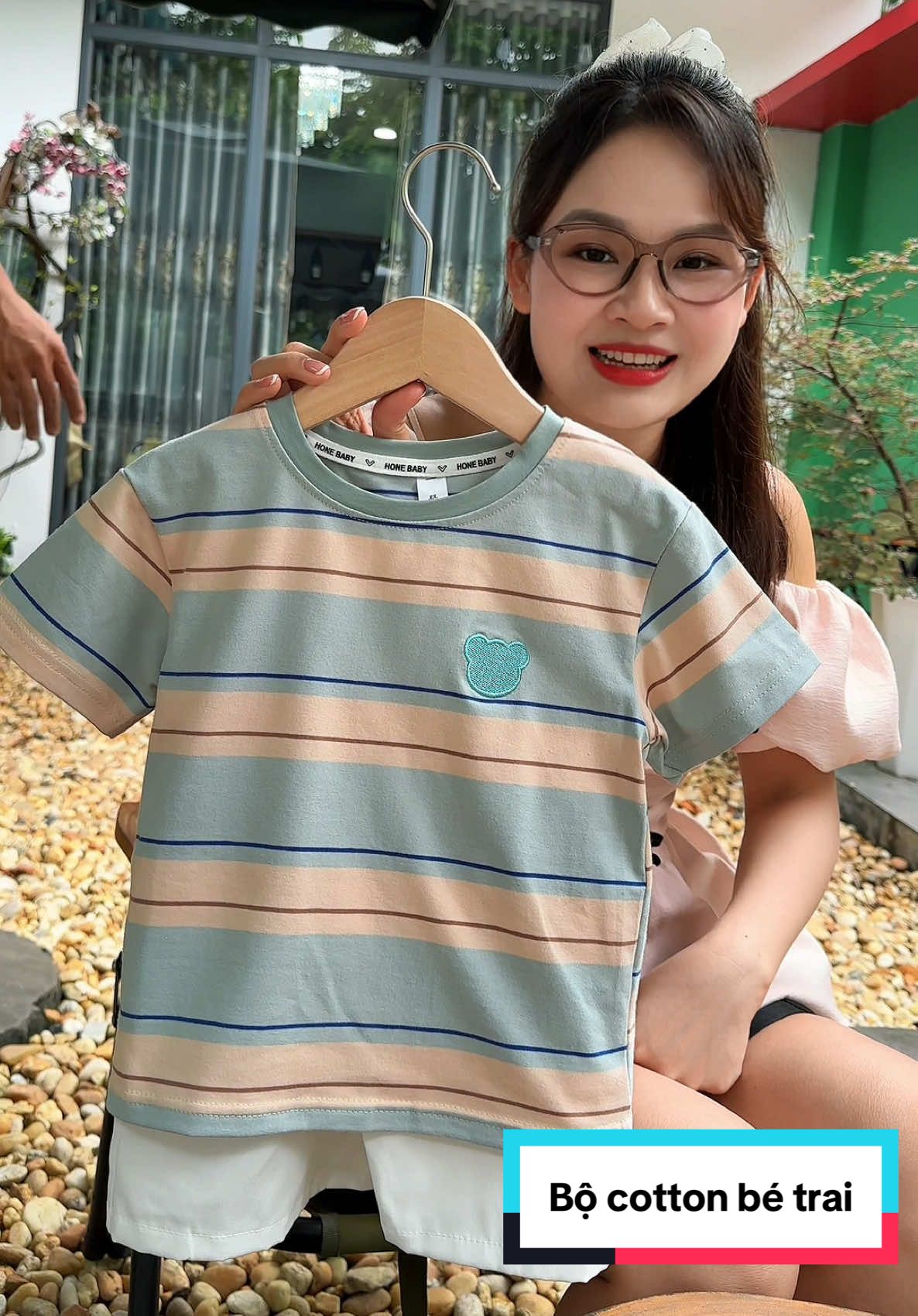 Set này mặc lên đẹp nha, chất cotton mát. #bodobetrai #dochobetrai #bodochobe #bimsua #mevabe #huyennikids