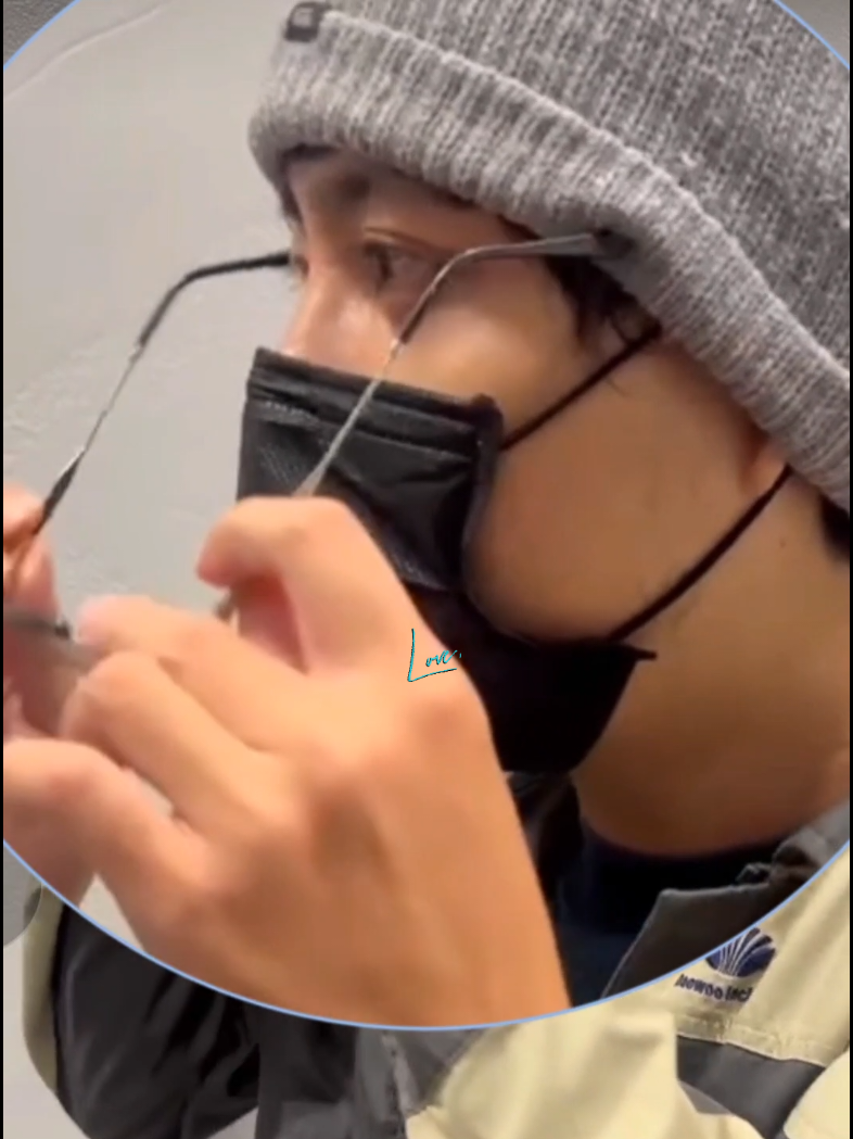 ใส่แว่น🤓ก็ดี ไม่ใส่แว่น🤓ก็ได้ แน่นะว่าขึ้นเลยสามละ หน้าใสม๊วก😍😁 🙏พี่อุ้ง😍🥰 #เทรนด์วันนี้tiktok #ติดเทรนด์ #loveme1111 #ธัญพีรสิษฐ์จุลพิภพ #สารวัตรแจ๊ะ 