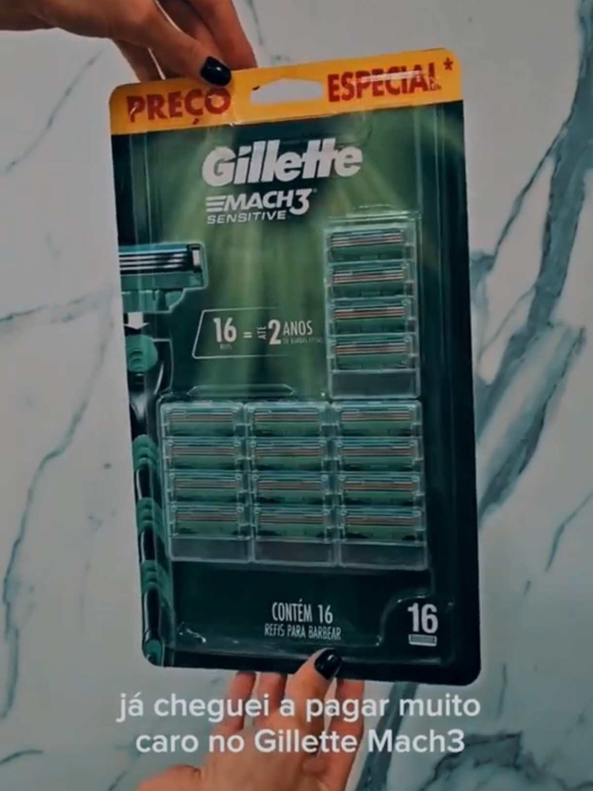 CARGA APARELHO DE BARBEAR GILLETTE MACH3 SENSITIVE COM ALOE 16 UNIDADES. 🔹As cargas para aparelho de barbear Gillette Mach3 Sensitive, ideal para homens com pele sensível, proporcionam um barbear rente com menos irritação. Os refis do aparelho de barbear Mach3   Sensitive possui uma fita lubrificante com Aloe e  Vitamina E e 3 lâminas mais fortes do que o aço que permanecem afiadas por mais tempo. 🔗Comente 