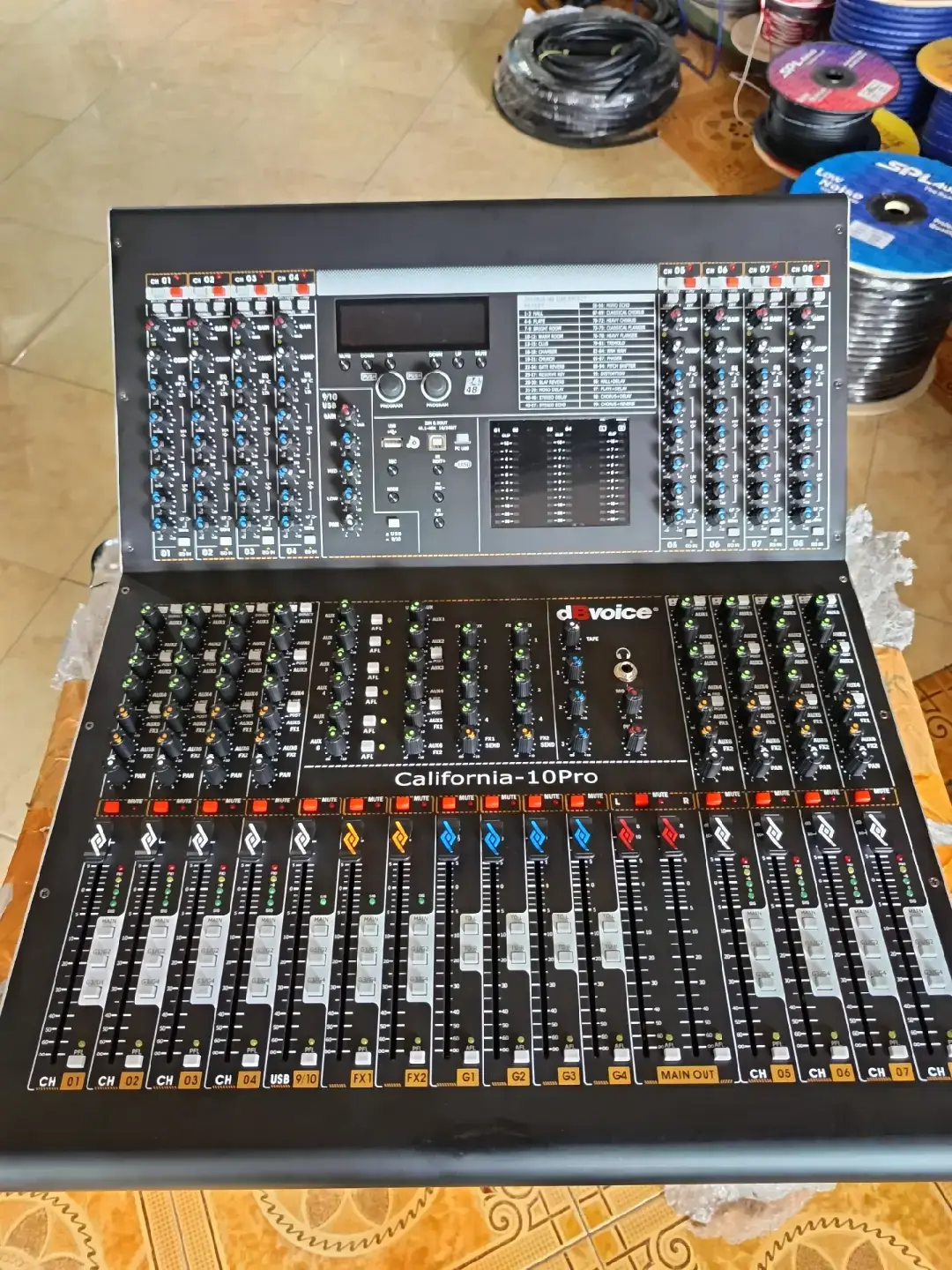 versi 8 chanell juga sudah ready!!!!!! mixer mewahnya DBVOICE!!!! tunggu apa lagi dapatkan harga spesial di TOKO HANA AUDIO ELEKTRONIK TULUNGAGUNG  #hanaaudiotulungagung #mixer #dbvoice #california #murahbangett 