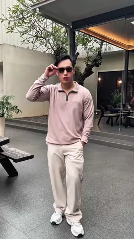 Kalau cari sweater half zip yang keren + bahannya high quality. Ini jawabannya👌 #SVN #YourBetterOutfit #TheBaseLayers #MenFashion #MenSweater 