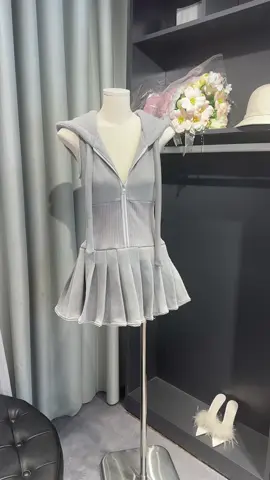 Tới công chiện với em 😍😍 #outfit #xuhuong #vayxinh #body #LIVEhighlights 