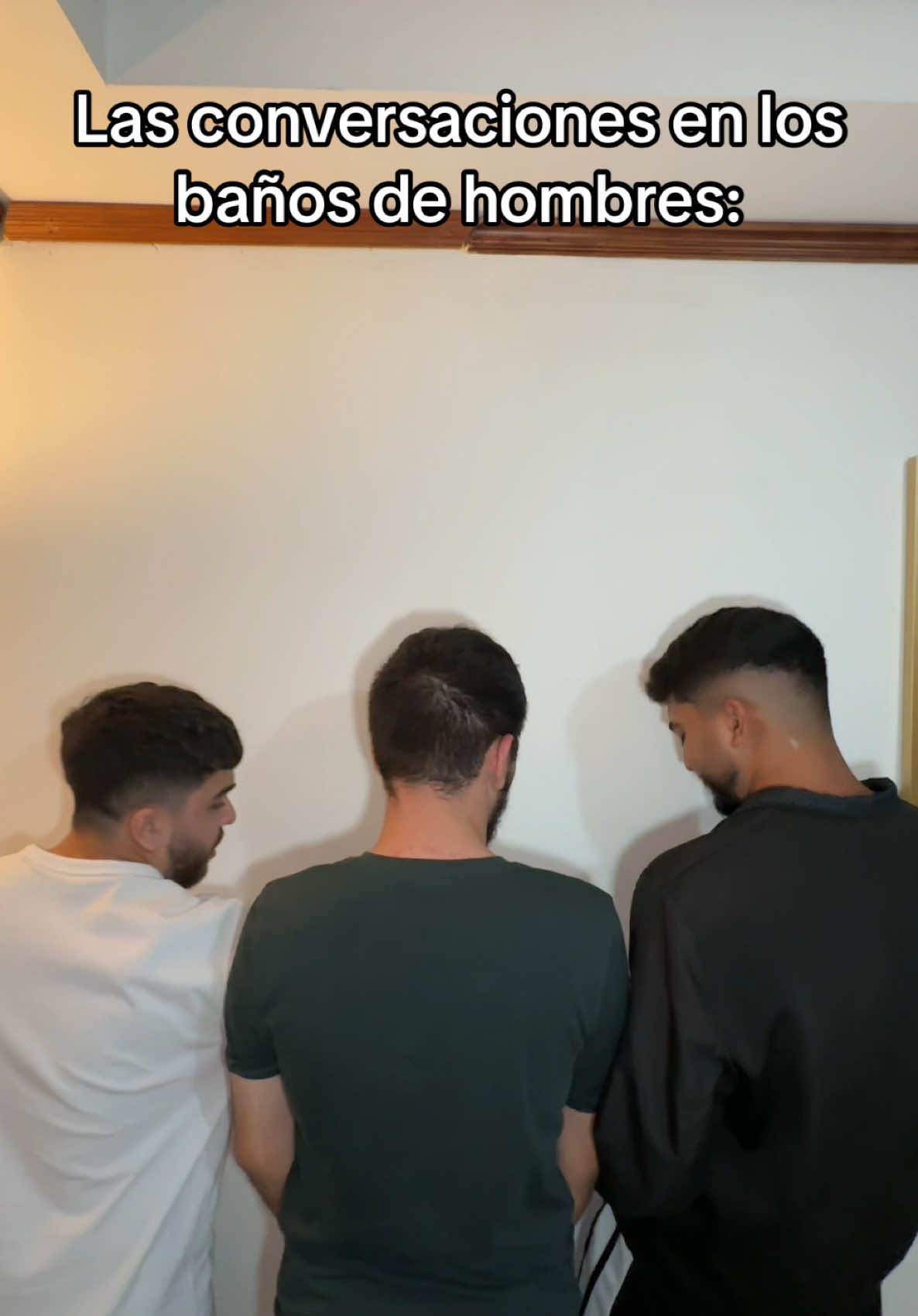 Y falta el mae atrás orinando la pared #diegogarro #humor #costarica #comedia #albertillo 