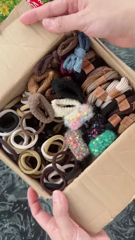 Trời ơi quá trời đã với set 136 dây thun cột tóc xinh xinh ntn mng nè. Tiết kiệm lắm lun mà buộc đỡ bị đau rụng tóc#daycottocxinh #daychuncottocnu #daybuoctocxinh 