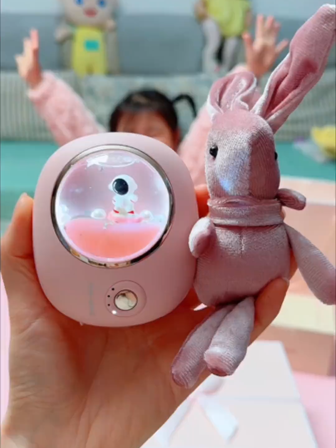 7451107542148664602这也太可爱了吧 好可爱的太空人流沙电暖手宝充电宝，一秒速热！还是三合一多功能的！这个圣诞礼物很推荐哦#暖手宝 #好物推荐 这也太可爱了吧 #冬天神器 #圣诞礼物7451107542148664602这也太可爱了吧 好可爱的太空人流沙电暖手宝充电宝，一秒速热！还是三合一多功能的！这个圣诞礼物很推荐哦#暖手宝 #暖手宝 这也太可爱了吧 #冬天神器 #圣诞礼物