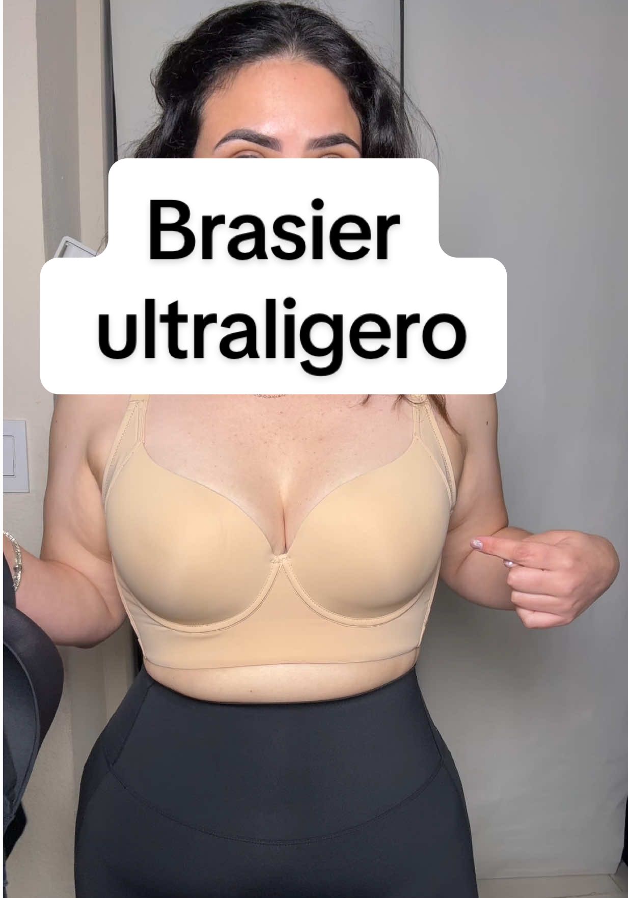 Brasier ultraligero con efecto alisador de espalda y push up Este brasier combina ligereza y soporte en un diseño pensado para el uso diario. Su efecto alisador en la espalda brinda un acabado uniforme y elegante, mientras que el push up sutil realza la silueta de forma natural.   Con un diseño minimalista, es perfecto para climas cálidos y para quienes buscan comodidad sin perder estilo. Una prenda versátil que se adapta tanto a looks casuales como elegantes, siendo un básico imprescindible en el guardarropa. #TikTokShopCreatorPicks #Tiktokshopcreator #tiktokshoplabordaysale #brasierpushup #comodidadysoporte  