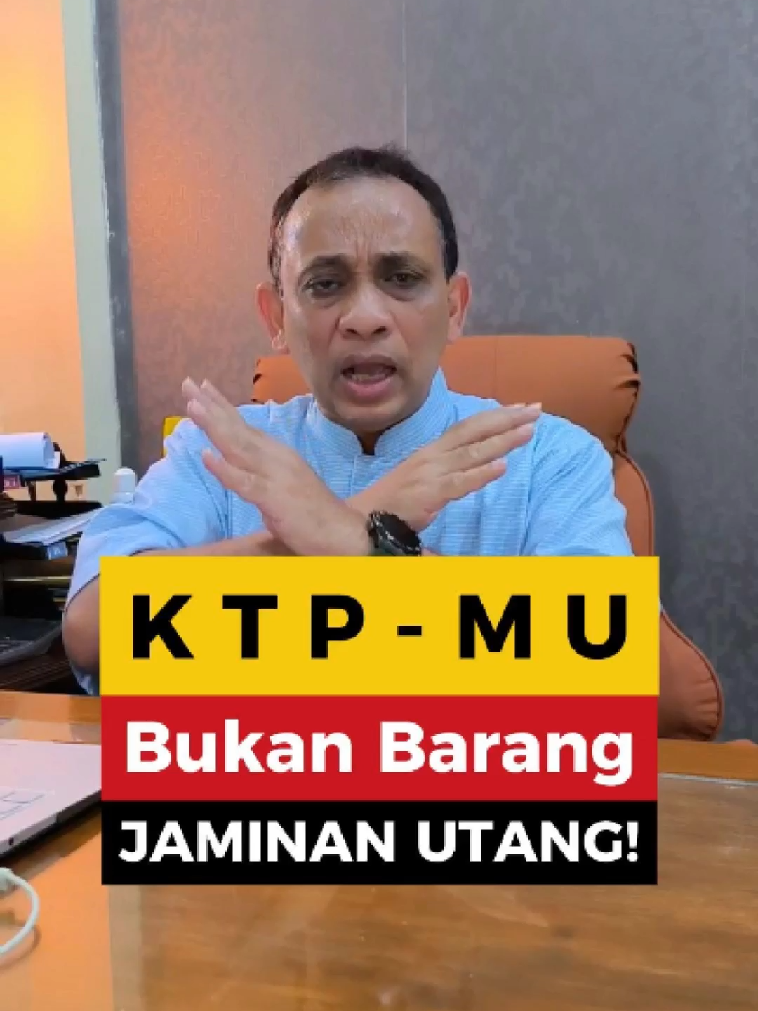 KTP-mu Bukan Barang Jaminan Utang! Jangan panik, tapi KTP kamu lagi disandera! Debt collector minta identitas seolah-olah sah, padahal mereka bukan polisi, bukan pejabat hukum. KTP itu milik negara, tidak boleh ditahan siapapun. Klik sekarang, pelajari caranya ambil kembali hakmu lewat strategi di buku SBBU. #utang #ktp #debtcollector