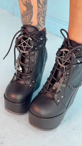 𝓟𝓸𝓲𝓼𝓸𝓷-101 🖤 2014 is so back #2014 #demonia #platformshoes #fyp 