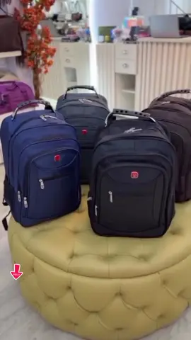 🔥 Mochila Masculina de Couro – Grande, Resistente e Impermeável! Chega de mochilas pequenas e frágeis! Essa mochila masculina de couro é grande, reforçada e impermeável. Cabe notebook, livros, acessórios e muito mais, sem sofrer com chuva ou zíper quebrado. ✨ Estilo, praticidade e resistência em um só produto! 👉 Garanta já a sua no link do vídeo! #mochila #masculina #couro #impermeavel #resistente   