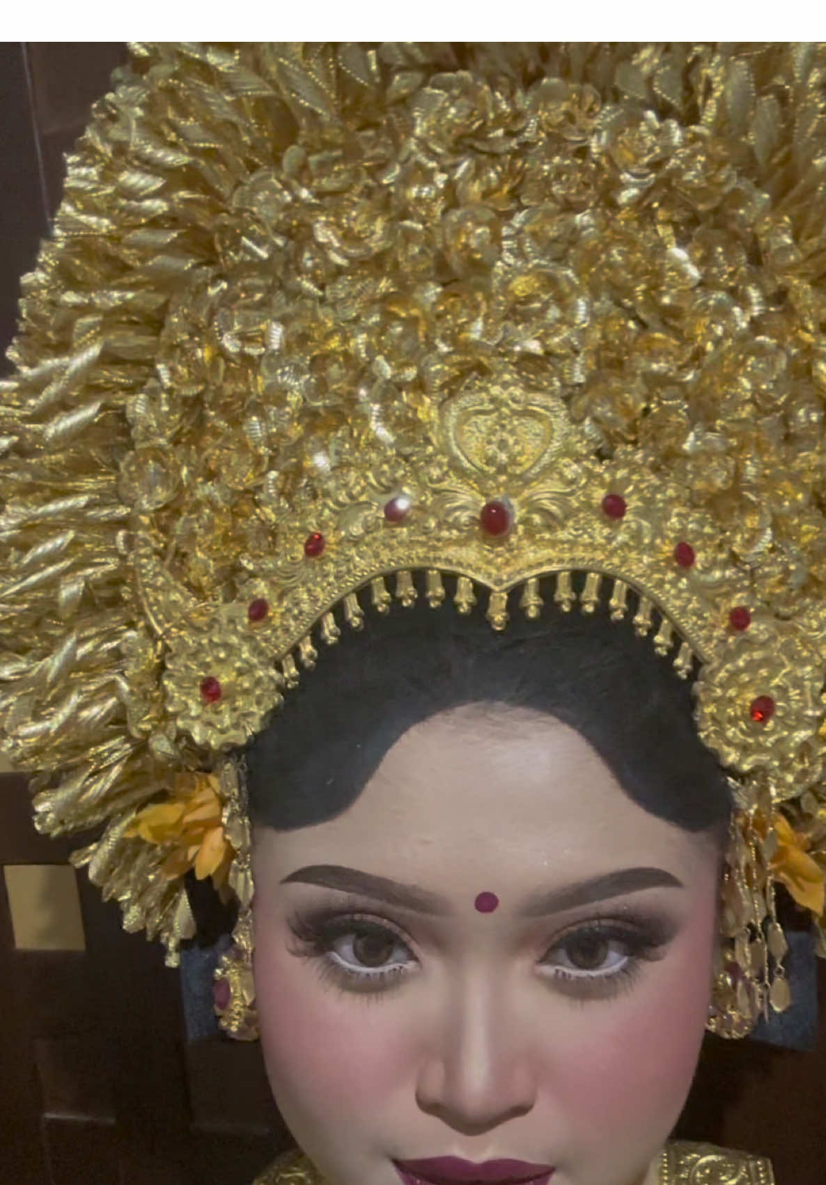 Make upnya bagus, tapi bikin aku berubah ras