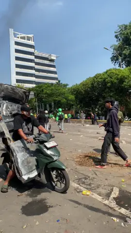 lari ipinnn #demo #demohariini #demobrimob😂 #demo29agustus2024  #demo28agustus 
