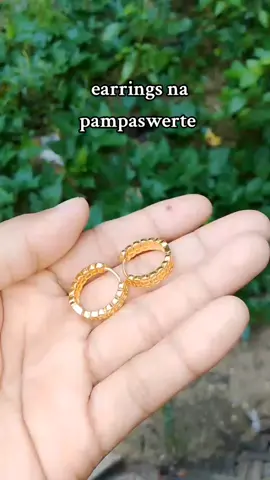 pampa swerteng hikaw po ito... samahan mo din ng sipag sa Buhay.. #pampaswerte #earrings #moneycatcherearrings 