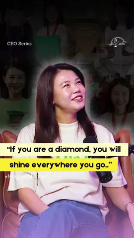 Catherine Goh might not be a plastic surgeon now, but she totally nailed what she’s doing today! Everyone loves AirAsia’s in-flight meals, and that proves she’s a real diamond—shining bright right where she is. Watch the full story with Santan’s CEO, Catherine Goh, on YouTube and Spotify; Apa Cerita Podcast. #NakUbahMember