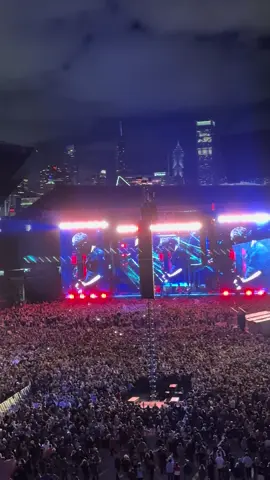 BIBLICAL. #oasis #live25 #chicago @Oasis 