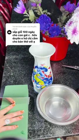 Trả lời @Huyền chinh bình hoa của c đây nha 💜🖤💜#cắmhoabànthờ #nuconggiachanh #thichcắmhoa #flowers #xuhuonggiaitri❤️ #truc_nguyen_68 