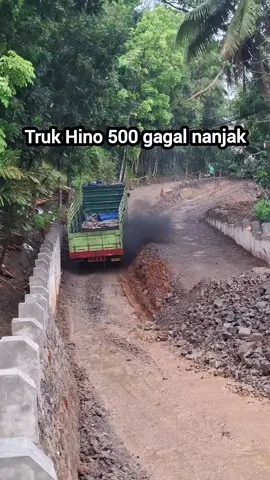 Hino 500 gagal nanjak  #truk #driver #jalan_ekstrim #tanjakan_viral 