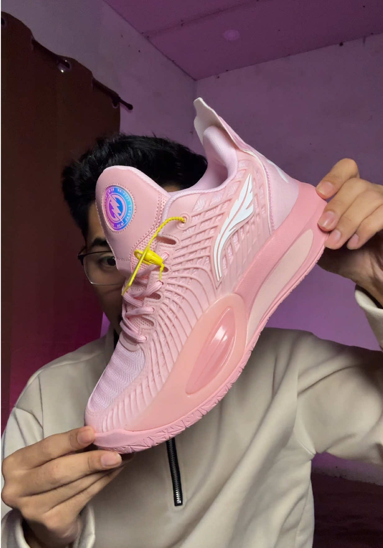 grabe ang angas at mura lang pala nito mga gar, solid dahil malakas ang spike, makapit, at glow in the dark pa #jimmybutler #jimmybutler3 #jb3 #basketballshoes #basketball   