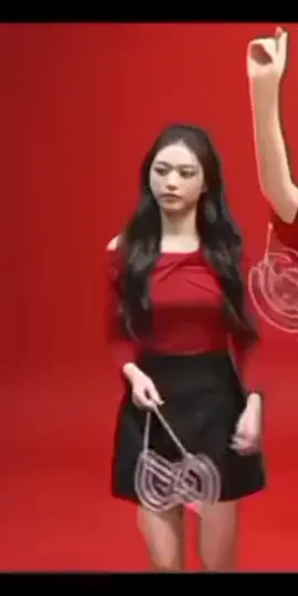 #haerin ❤️🖤