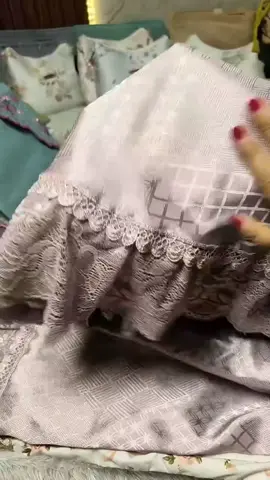 MUKENA SUTRA ARMANI, bahannya lembut dan nyaman dipakai! Dilengkapi renda mewah dan resleting dagu, bisa jadi mukena 2in1.