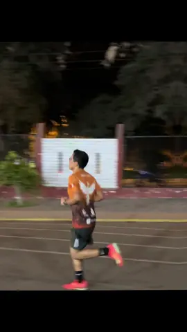 Entrenamiento de Series en Pista atlética  #Running  #marathon  #training 