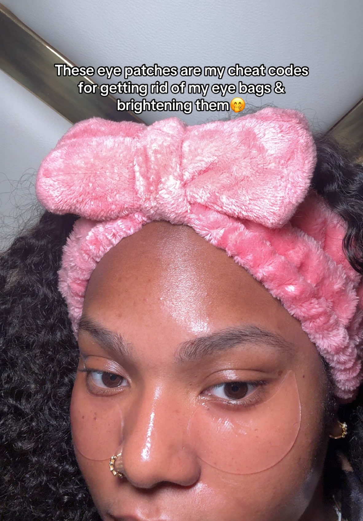These don’t get enough hype🤭cause I love them 🥲💗 #eyepatches #darkundereyes #darkcircles #eyebags #puffyeyes #cosrx #brighteningeyepatches #fypage #creatorsearchinsights #creatorsmarketplace #miamicontentcreator @COSRX Official 