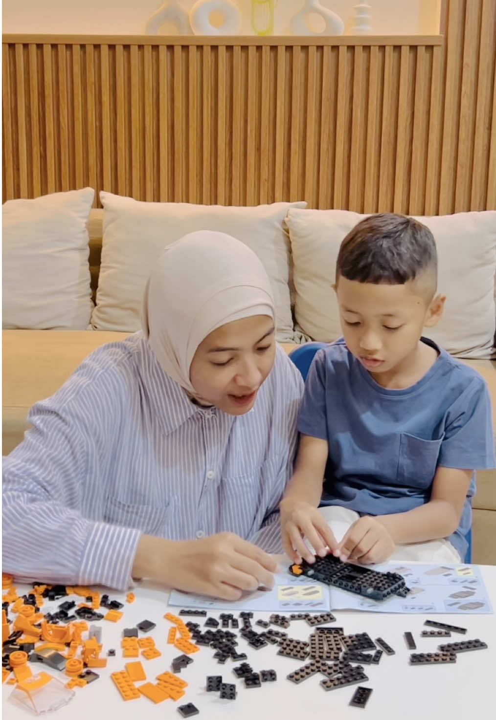 Kadang , momen terbaik sama anak itu sesederhana ngerakit mobil bareng. Brix Rebels dari Emco Toys ✨ punya banyak pilihan model, part-nya halus dan gampang pasang-lepas. Siap bikin quality time jadi makin seru!!  Yuk moms cobain langsung gimana serunya. Kalian bisa beli produk Emco Brix Racing Rebels seharga Rp199.900 di Toyspedia Store, Toys Kingdom, Toys City, Petra, AEON, Metro dan Central. Jangan lupa juga follow akun media sosial @Toyspedia dan subscribe YouTube Toyspedia yaa supaya kalian bisa update terus mainan terbaru dari mainan lainnya. #emcotoys  #toyspedia  #brixrebels