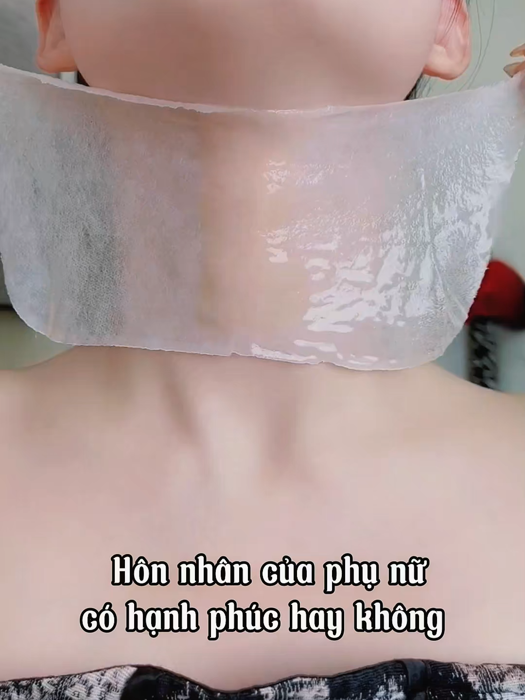 Cổ có ba vết nhăn rõ ràng, nếp nhăn sâu, dùng mỹ phẩm bình thường không ăn thua, thì bạn hãy thử 