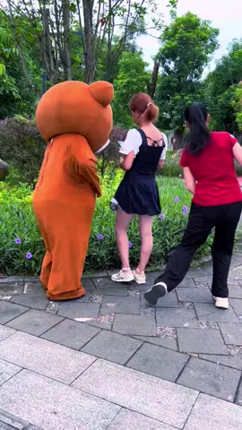 It was her, not Muddy Bear...🤣😂😂#funnybears #gaulay #gaulaygiban #gaulaythanhgaulieu #gaulaytiktok #gaulaytroll #gaulayyangho #gaulaymatngau #gaulaytrollgaixinh #trendingvideo #trendingtiktok #pippibear #muddybears #muddybearstreettroll #teddybear #teddybears #funnybear #gaulayjiban #gaulayloi #fyp