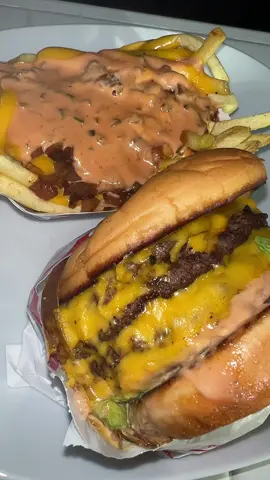 No caption needed #fyp #foodporn #innout #burger #Foodie #foodtiktok 