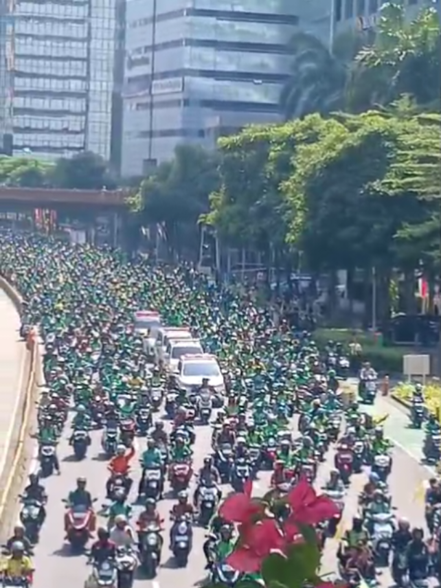 Meledak💥 Driver OJOL Bersatu🔥.!!! semoga tidak terjadi hal hal yang tidak di inginkan.tetap DAMAI INDONESIA KU🇮🇩..!! #ojolviral #demo #ojol 