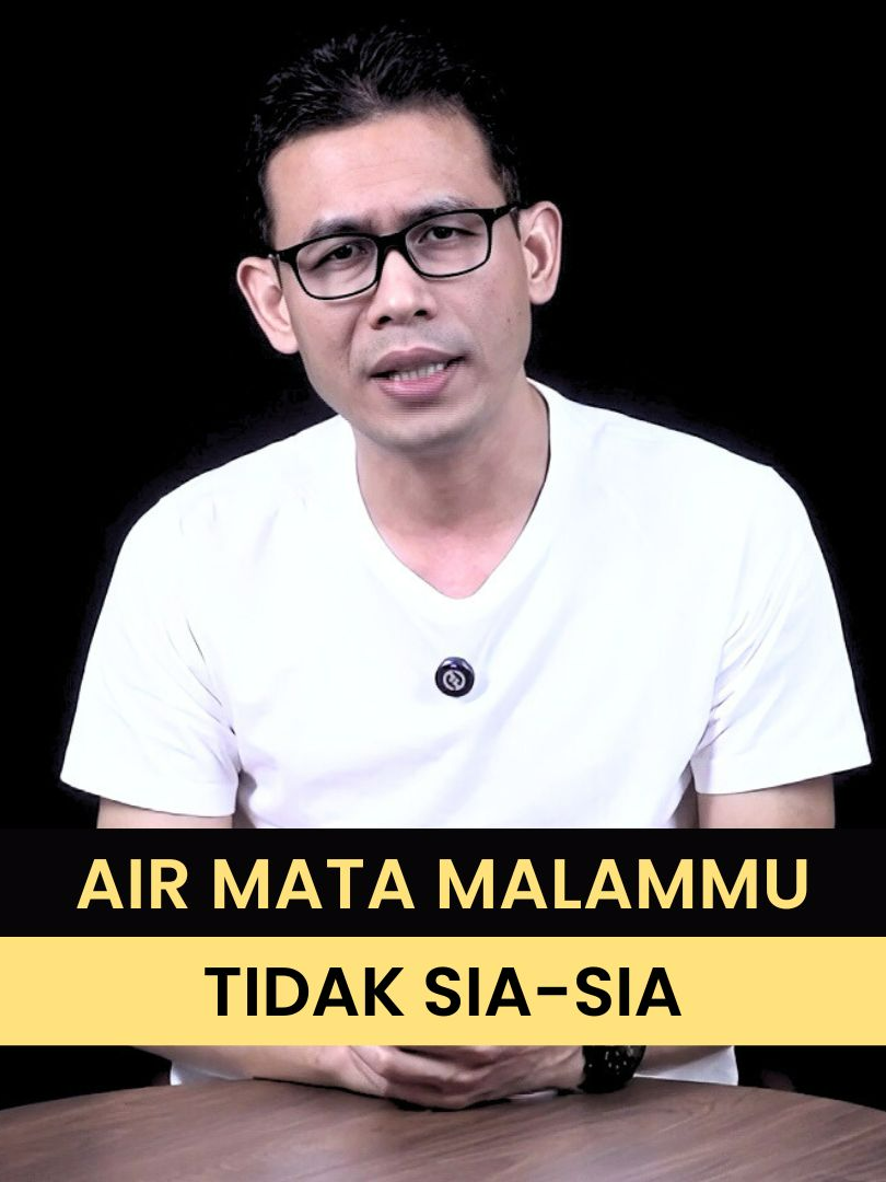 “Air Mata Malammu Tidak Sia-Sia”✨ Apa yang membuatmu terus bertahan, padahal hatimu hampir menyerah? Tidak ada yang tahu, seberapa berat kamu bertahan semalam. Tidak ada yang mendengar, bagaimana hatimu pecah berkali-kali. Tapi lihatlah… pagi ini kamu tetap bangun. Kamu tetap melangkah, meski hatimu masih lelah. Kamu tetap tersenyum, meski ada luka yang belum sembuh. Itu bukan kelemahan. Itu keberanian—keberanian yang sering tidak terlihat. 🌿 Kamu tidak sedang kalah. Kamu sedang belajar berjalan lebih pelan. Tidak lagi demi terlihat baik-baik saja, tapi demi benar-benar pulih. Dan setiap langkah kecilmu hari ini, meski sunyi, meski sendiri… adalah bukti bahwa kamu sedang menyelamatkan dirimu. 🕊️ Teruskan perjalanan ini. Bukan untuk membuktikan pada siapa pun, tapi sebagai tanda bahwa kamu… sedang mencintai dirimu dengan cara yang paling jujur. Salam penuh kesadaran, [Coach Yanto] 🧘‍♂️ Hidup lebih mindful & bermakna! Gabung channel Youtube Coach Yanto, untuk mengakses konten eksklusif ! #AirMataTakSiaSia #KekuatanDalamKesunyian #PulihDenganPerlahan #BeraniMencintaiDiri #LangkahKecilMenujuPulih #coachyanto #mindmasterystrategist #motivasi #inspirasi #kebaikan #viral #shorts #viralreelsシ #fypシ゚viralシ #videomotivasi #reels #videorells