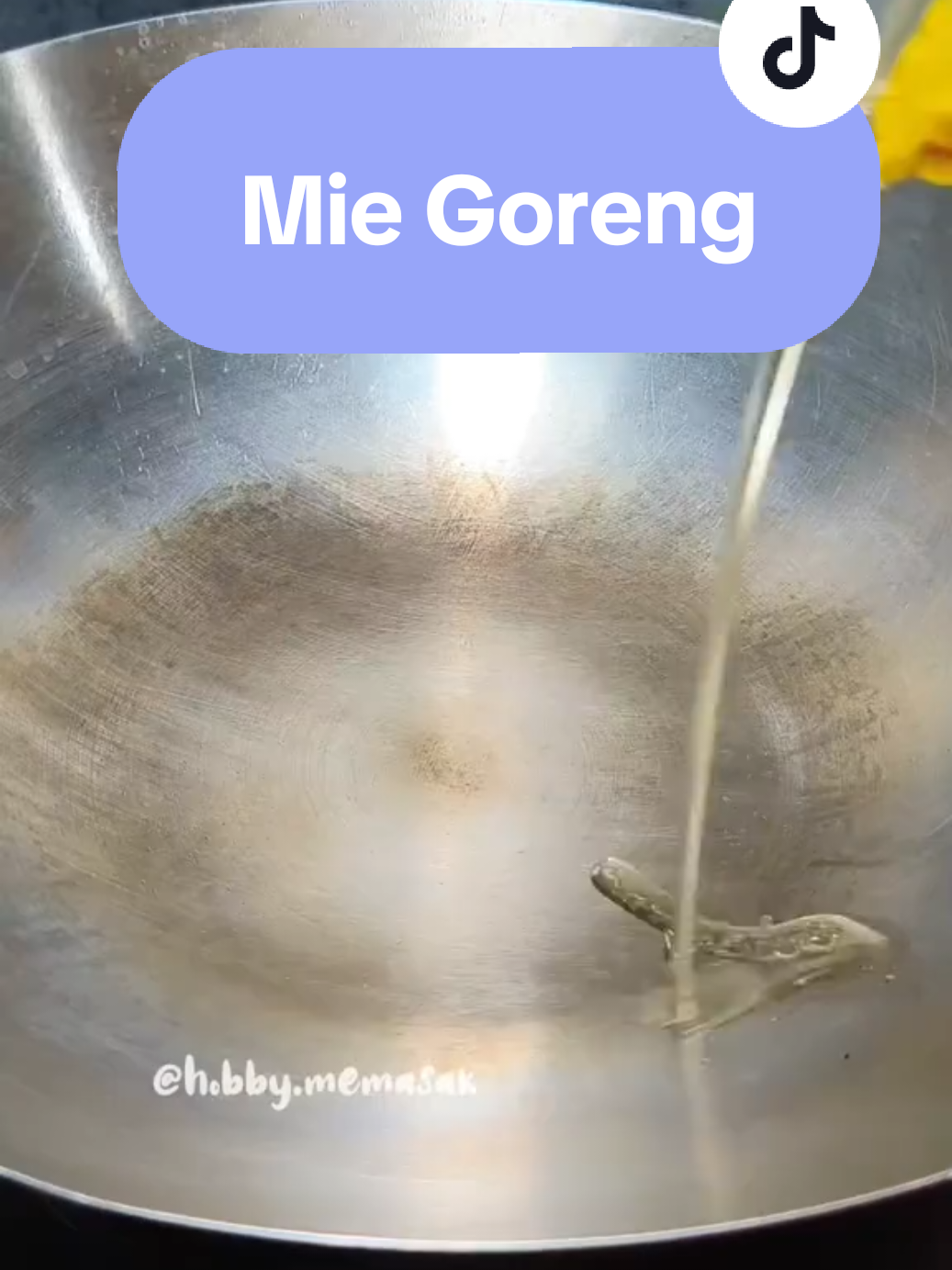 mie goreng bumbu halus: kemiri bawang merah bawang putih batang daun bawang merica bubuk tumis smua bumbu kecuali merica, lalu haluskan.  bumbu lain,  kaldu bubuk micin #resepsimple  #fyp 