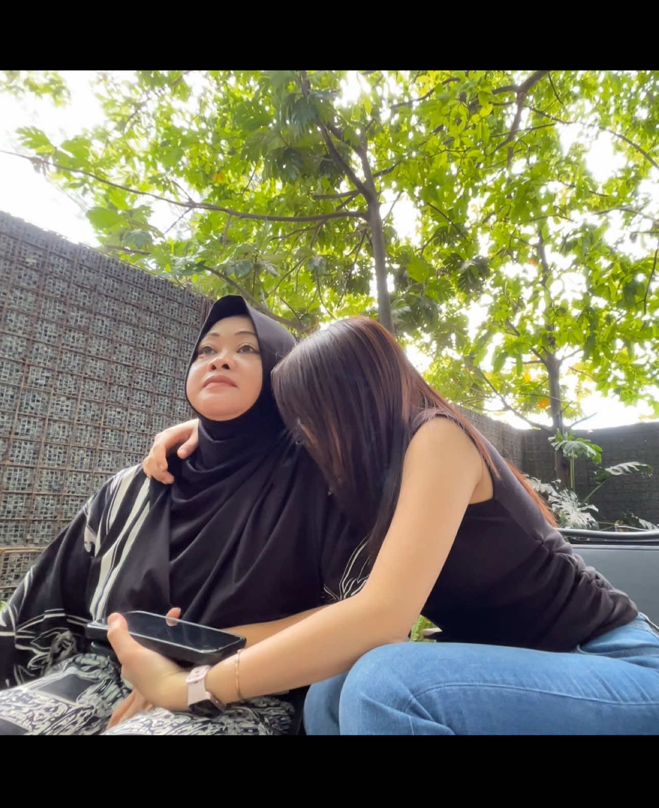 Sehat ya mah, panjang umur yang terpenting biar bisa lihat anak kesayangan mu ini sukses dgn cara nya sendiri🥹🤍