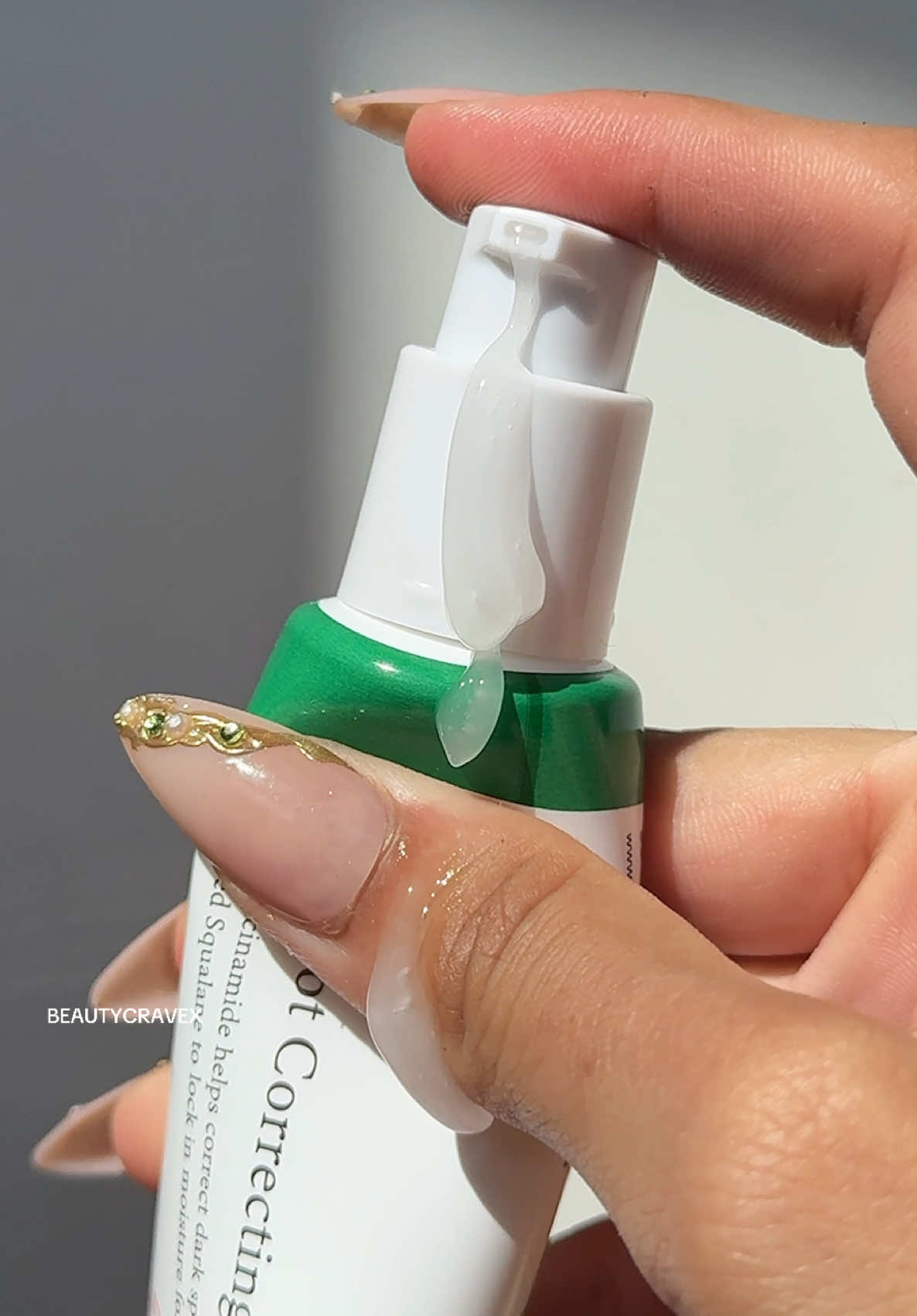 @AXIS-Y dark spot correcting glow serum 🌿👀  this niacinamide serum works so quickly and effective to brighten over all skn-tone, helping with dark spots and hyperpigmentation. the formula is so light weight and it easily absorbs into the skin. + it is very gentle & beginner friendly ✨ #axisy #glowyskin #koreanskincare #kbeauty #glassskin 