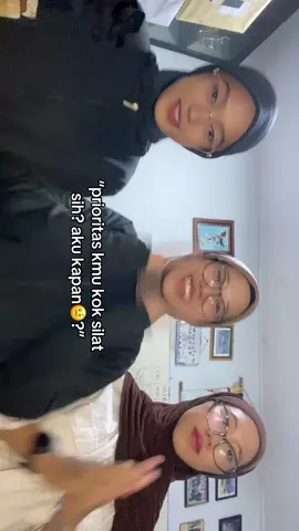 “Emang silat sesibuk itu?”  Coba yang punya temen/pacar/yg jadi atlet komen ya seberapa sibuk anak silat😏☺️ Saatnya kenalan lebih dekat dengan seni bela diri asli indonesia!  Yuk jadi bagian dari keluarga besar Perisai Diri UB✨ Stay tuned dan jangan lupa mampir ke booth No 2 Perisai Diri ya! #universitasbrawijaya #rabraw #mabaub #maba25 #OHRABRAW      