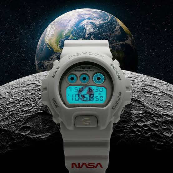 El G-Shock DW-6900 NASA (DW-6900NASA237) presenta un acabado mate completamente blanco en resina —en caja, bisel y correa— que resalta con una estética minimalista y futurista  #reloj #casio #gshock #nasa 