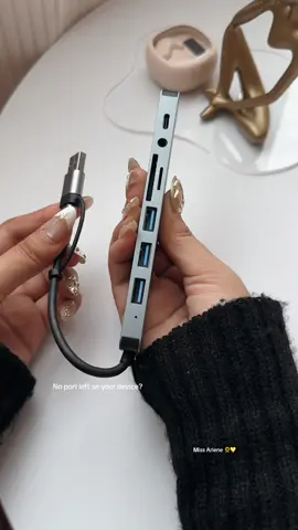 Replying to @♏︎ɪꜱꜱ ᴀɪ this usb hub will save you #usbhub #dockingstation #hub #usbport #techessentials 
