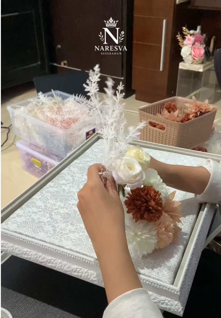 🔑nya “mampu dan seneng ngobrol sampe kapan pun”  ________________________ Sewa & Hias Seserahan Mahar ✨ 📍Karanganyar, Pekalongan #naresvaseserahan #seserahanpekalongan #seserahanakrilik #seserahanwedding #seserahanlamaran 