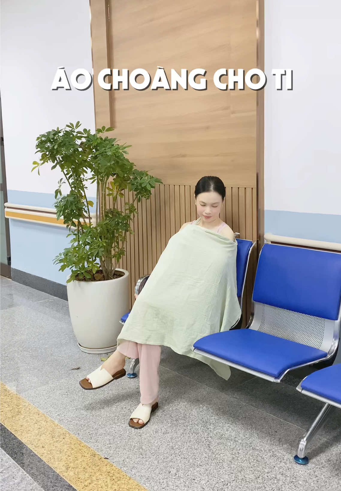 Khăn choàng cho con tu t.i, che nắng gió mềm êm thoáng nha các mẹ ơi, mẹ nào cho con t.i trực tiếp tham khảo dòng này thử nha #mebimsua #mevabe #khanchoangchobebu #peewees  