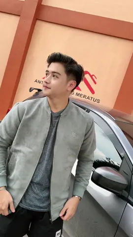 “Jaket bomber cakep elegan Redy 4 warna cek keranjang 🔥,bahan suede premium,bahan dalam pc cotton,tebal lembut adem guys slimfit body,cek stoknya dikeranjang kuning guys👆🏻#jaket #bomber #wibgajian 