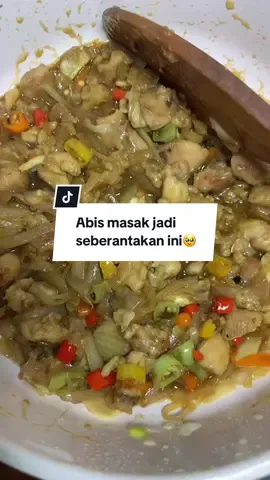 Masak ayam lada hitam👩🏻‍🍳 Abis belanja ke pasar satset masak, dan jadi seberantakan iniiii😮‍💨 belum food prep langsung masak😬 #masakansimple #anakkos #dailyvlog #resepayam 